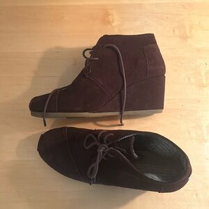 Tom’s Wedges; Size 11